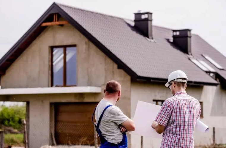 Dakwerken Limburg - Tevreden klant met een nieuw dak